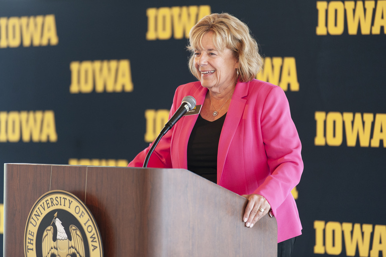 President Barbara Wilson speaks at the 2023 Discovery and Innovation Awards