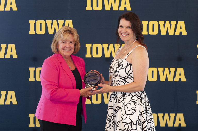 President Wilson and Beth Livingston at 2023 Discovery and Innovation Awards