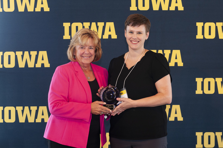 President Wilson and Susan Meerdink at 2023 Discovery and Innovation Awards